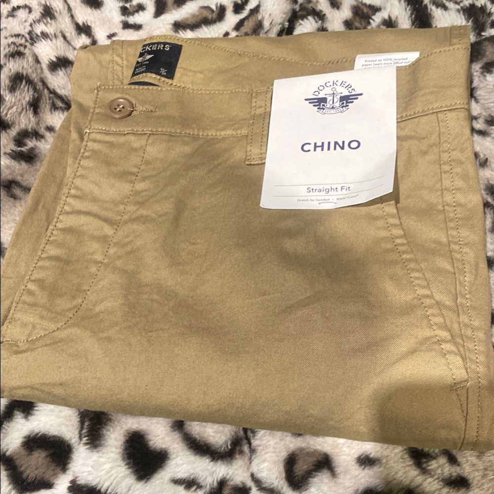 Dockers Men's Tan Chino Pants